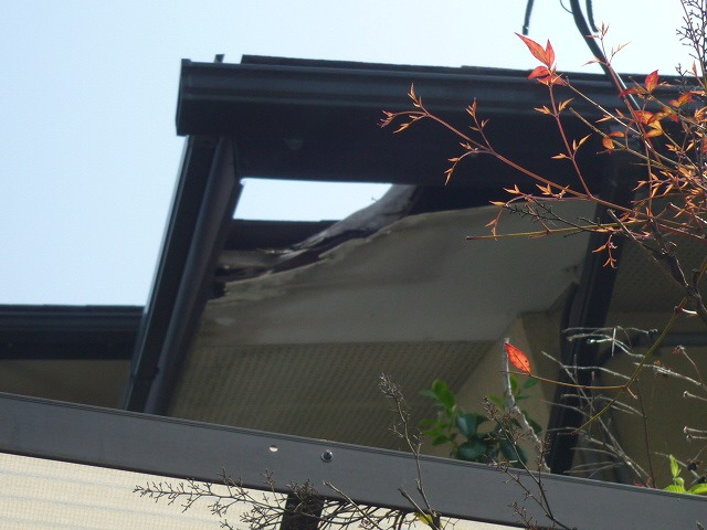 松島町で穴が開いたスレート屋根と外壁の無料点検を行いました